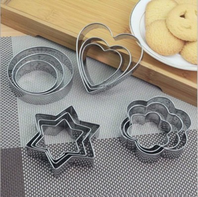 Emportes pièces CHRISTMAS cookie cutters ( 12 pièces)