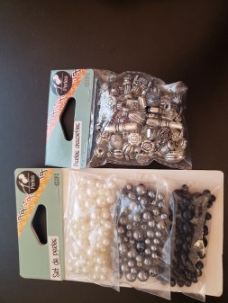 Lot de set de perles + un assortiment de perles